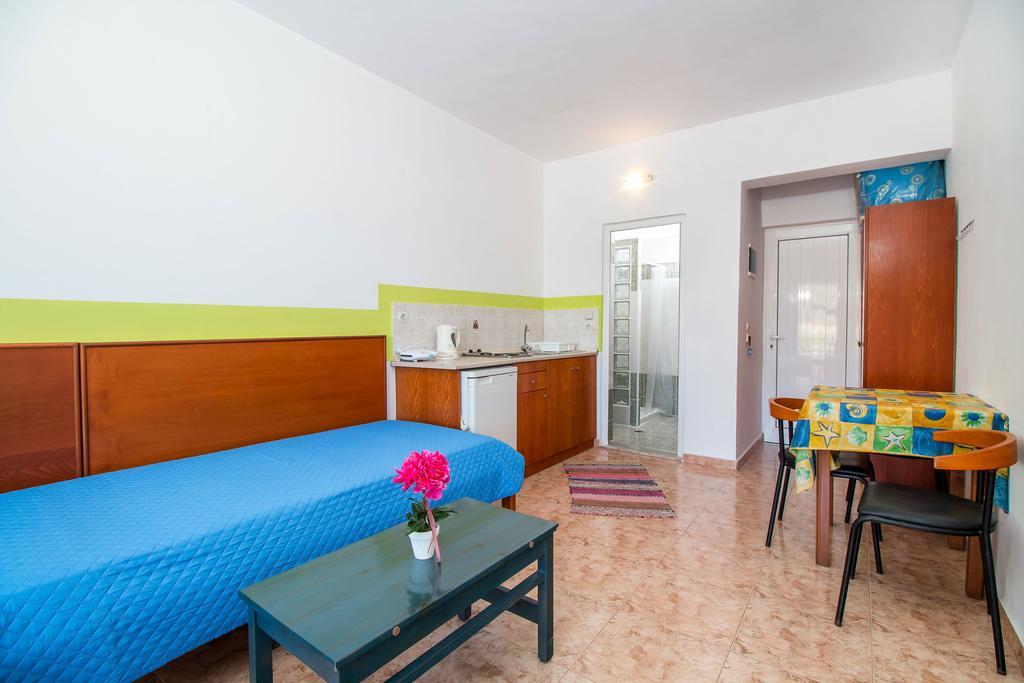 Mosaic Gardens Apartment Фалираки Екстериор снимка
